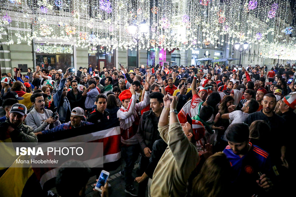 شادی هواداران تیم های حاضر در جام جهانی در میدان سرخ مسکو