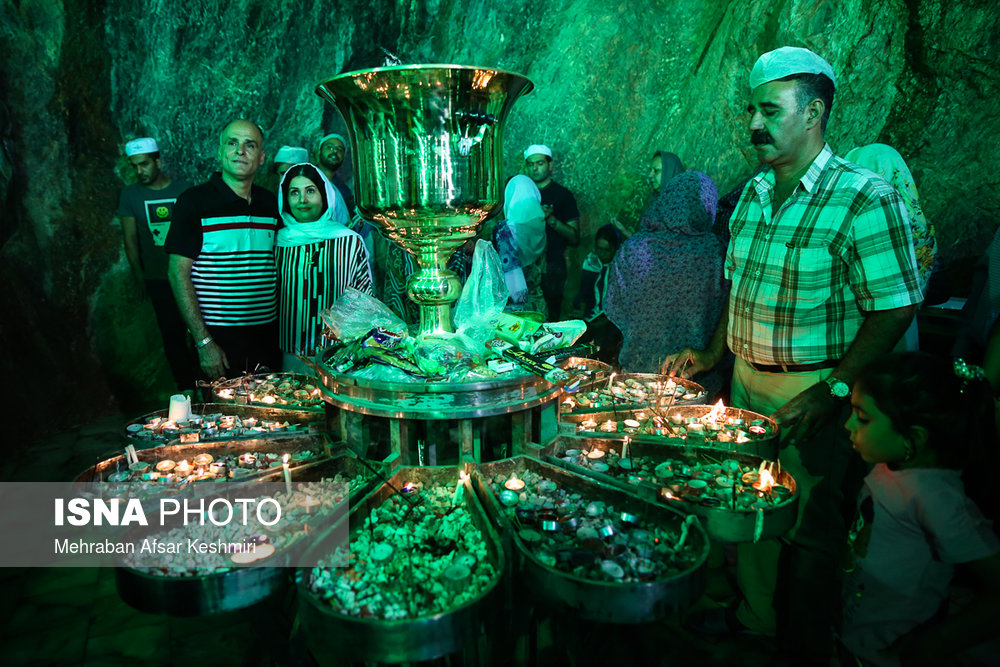 گردهمایی زرتشتیان در زیارتگاه «پیرسبز»