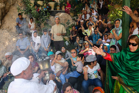 گردهمایی زرتشتیان در زیارتگاه «پیرسبز»