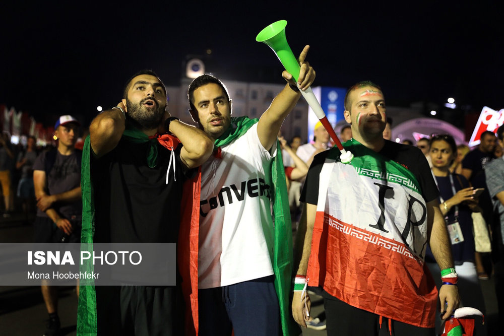 هوادران تیم ملی  در فن فست سارانسك در شب قبل از بازی ایران پرتغال