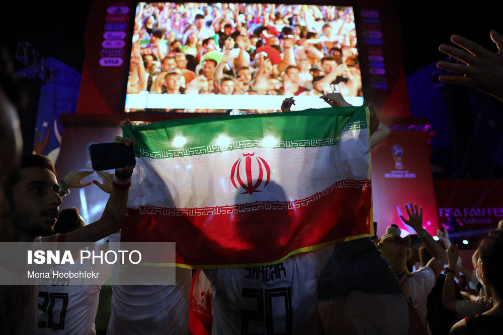 هوادران تیم ملی ایران در فن فست سارانسك در شب قبل از بازی ایران پرتغال