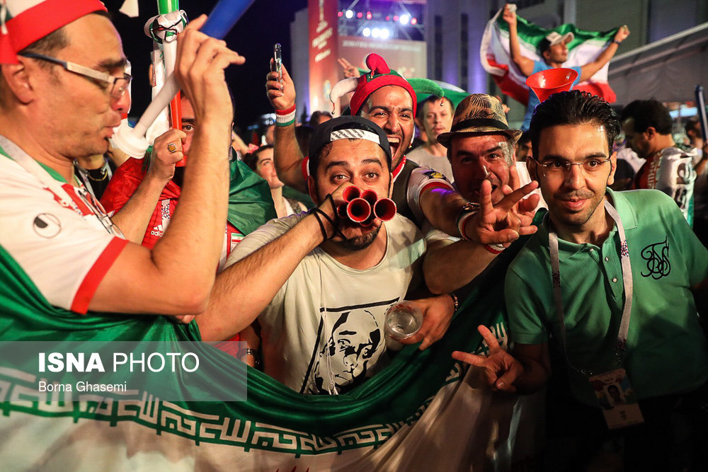 هوادران تیم ملی در فن فست سارانسك در شب قبل از بازی ایران پرتغال