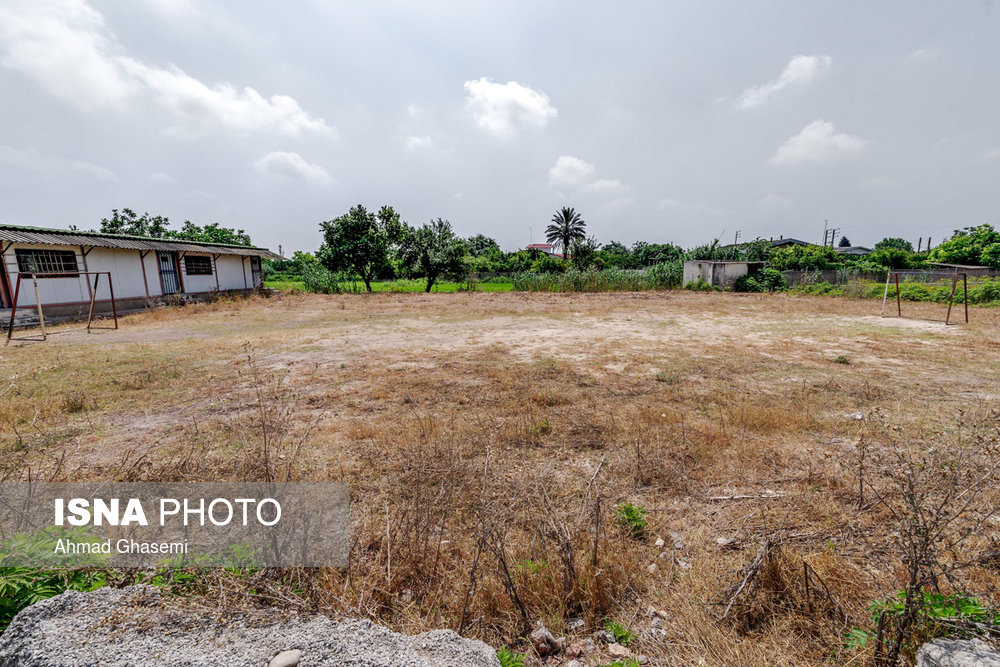 وجود زمین فوتبال در بین مزارع کشاوری و باغات نشان دهنده علاقه مردم این روستای آجند از توابع شهرستان نکا در مازندران به فوتبال است.