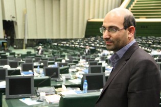 اگر وزیر اقتصاد بودم، دلار 3800 را فقط به تامین دارو و کالاهای اساسی اختصاص می‌دادم