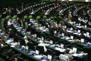 جلسه غیرعلنی مجلس برای بررسی وضعیت اقتصادی با حضور نوبخت و شریعتمداری