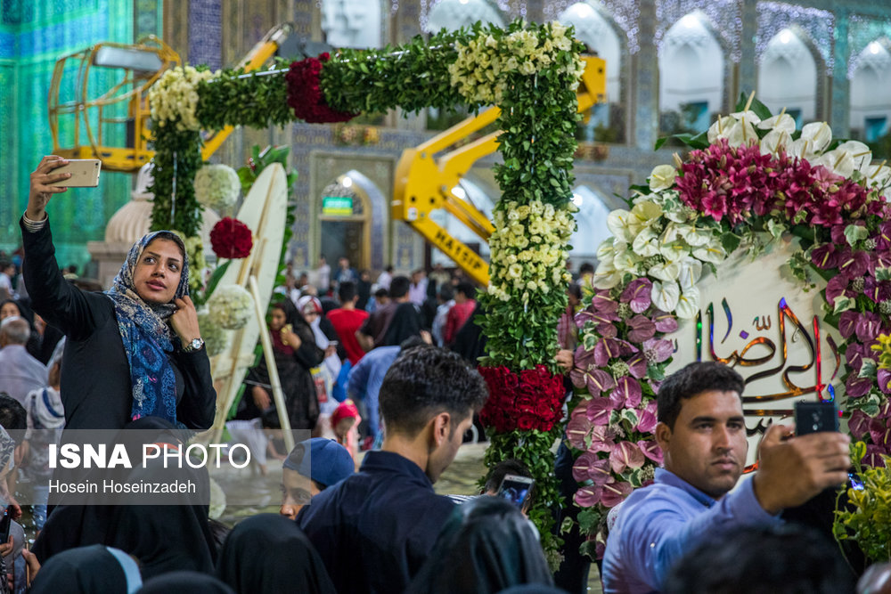 آذین‌بندی و چراغانی حرم مطهر رضوی در آستانه میلاد امام هشتم