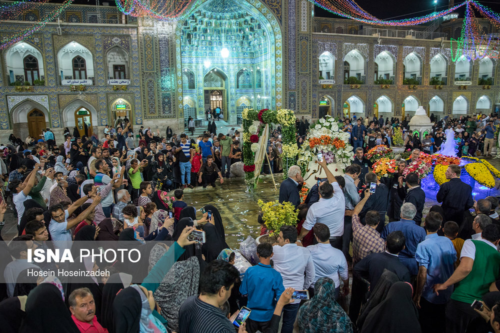 آذین‌بندی و چراغانی حرم مطهر رضوی در آستانه میلاد امام هشتم