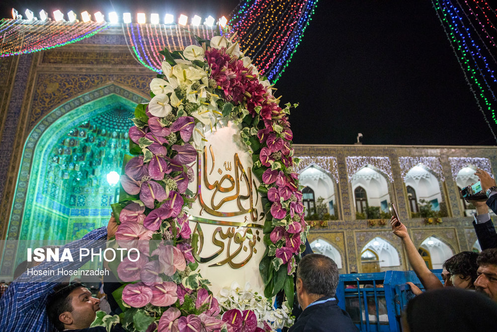 آذین‌بندی و چراغانی حرم مطهر رضوی در آستانه میلاد امام هشتم