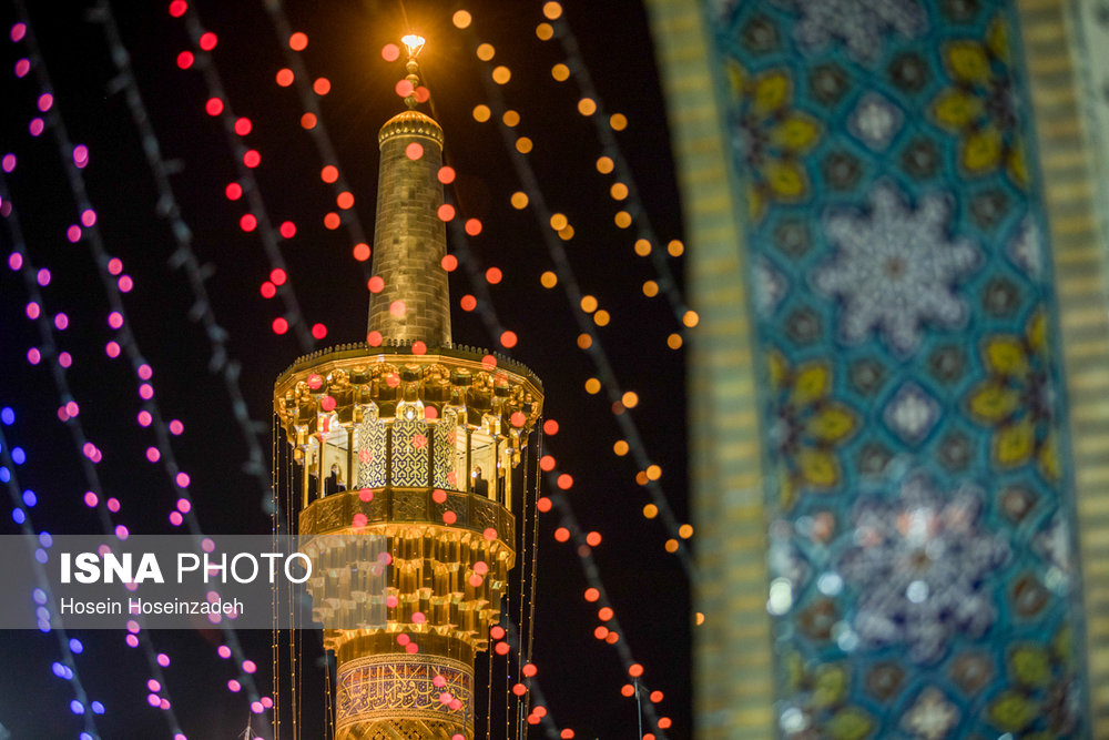 آذین‌بندی و چراغانی حرم مطهر رضوی در آستانه میلاد امام هشتم