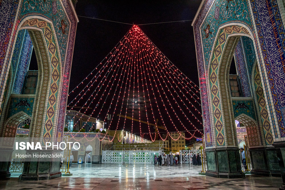 آذین‌بندی و چراغانی حرم مطهر رضوی در آستانه میلاد امام هشتم