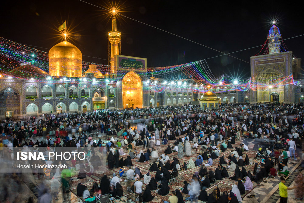 آذین‌بندی و چراغانی حرم مطهر رضوی در آستانه میلاد امام هشتم