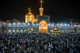 آذین‌بندی و چراغانی حرم مطهر رضوی در آستانه میلاد امام هشتم