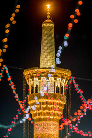آذین‌بندی و چراغانی حرم مطهر رضوی در آستانه میلاد امام هشتم