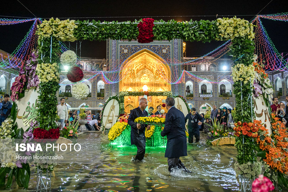 آذین بندی و گل‌آرایی حرم مطهر رضوی به مناسبت شب میلاد امام رضا(ع)