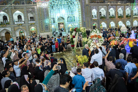 آذین بندی و گل‌آرایی حرم مطهر رضوی به مناسبت شب میلاد امام رضا(ع)