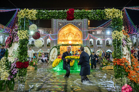 آذین بندی و گل‌آرایی حرم مطهر رضوی به مناسبت شب میلاد امام رضا(ع)