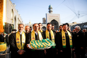 آیین تعویض پرچم گنبد حرم امام رضا (ع) به مناسبت ولادت آن حضرت هرساله با حضور اقشار مختلف مردم برگزار می‌شود.