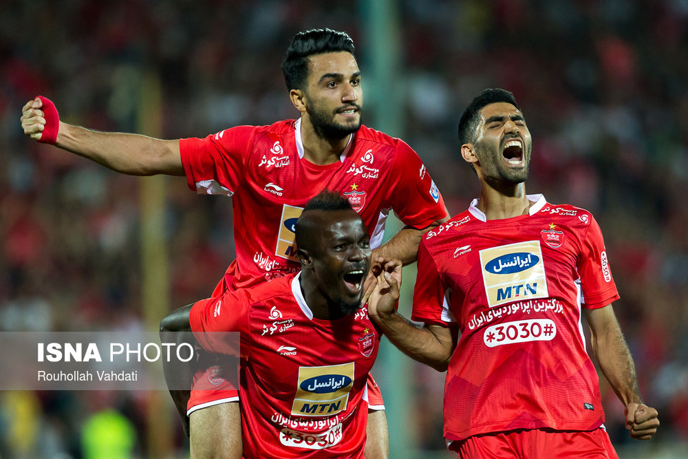 دیدار تیم‌های پرسپولیس و فولاد