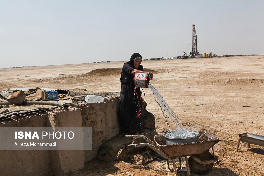 به گفته اهالی روستای "مسلمیه" ، 14 حلقه چاه نفت در این روستا در حال فعالیت هستند.