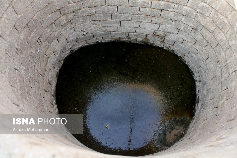 به دلیل روباز بودن چاه های آب، آب موجود از وضعیت بهداشتی مناسبی برخوردار نیست.
