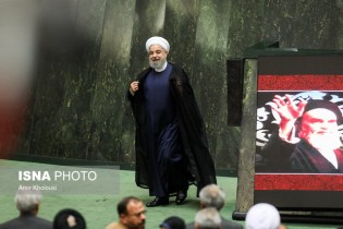کم گوی و گزیده گوی چون دُر...