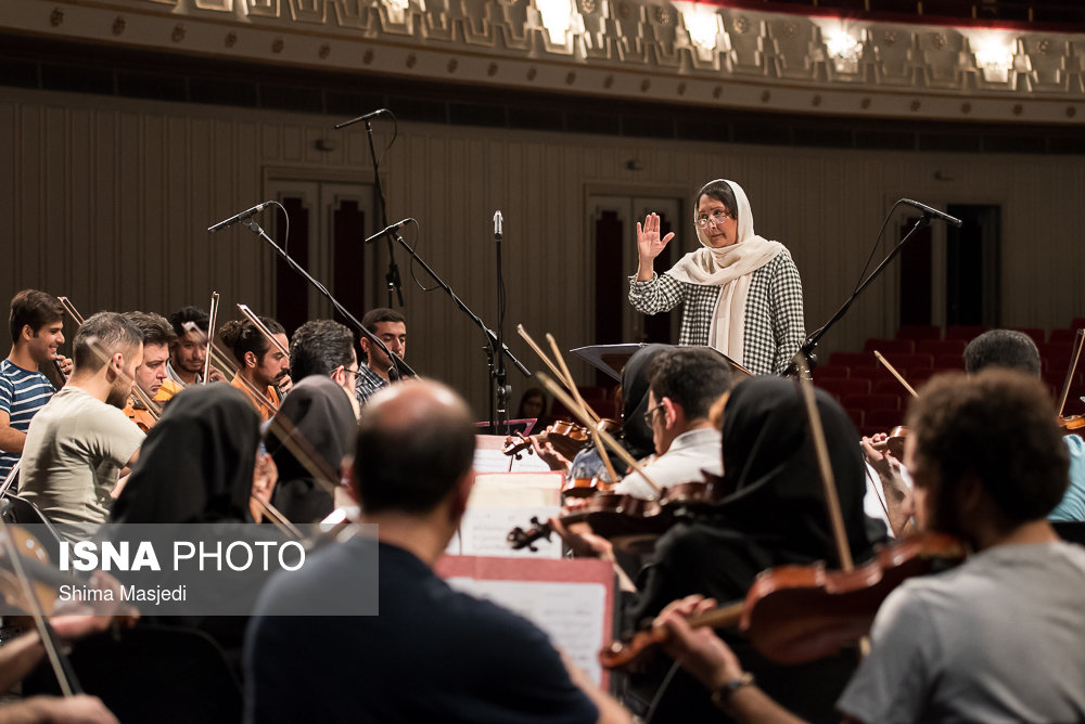 تمرین ارکستر ملی ایران به رهبری نزهت امیری