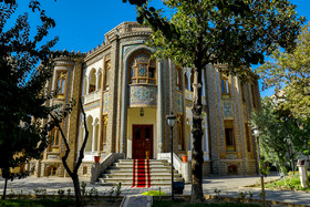 عمارت ملی کوشک اثر مهندس حسین شقاقی متعلق به دوره پهلوی اول. مساحت این عمارت حدود ۱۵۵۰ متر مربع است.