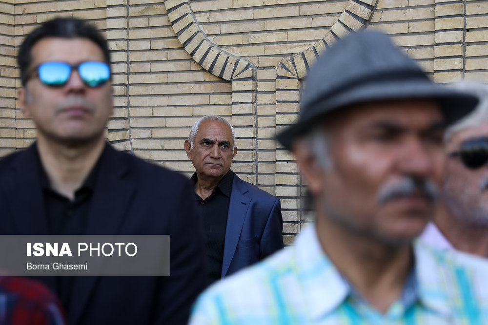 ناصر ممدوح در مراسم تشییع حسین عرفانی