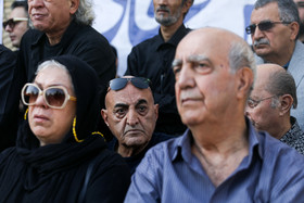 تورج نصر ، پرویز ربیعی و زهره شکوفنده در مراسم تشییع حسین عرفانی