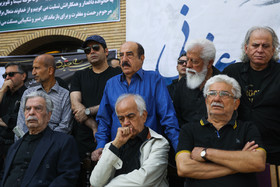 عباس نباتی ، حسن کاخی، منوچهر آذری، ابوالحسن تهامی و منوچهر اسماعیلی در مراسم تشییع حسین عرفانی