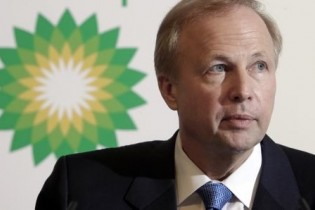 منتظر نوسان شدید قیمت نفت به دلیل تحریم‌ها باشید