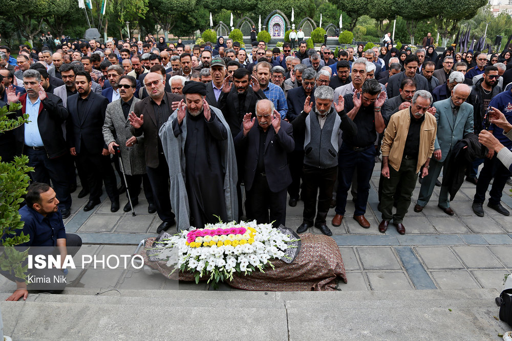 اقامه نماز میت بر پیکر مرحوم صادق عبداللهی