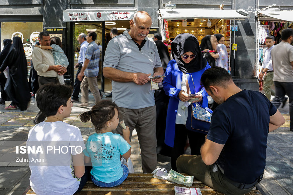 براساس آمار رسمی زائران خارجی در روز با حدود ۱۰ دلار می‌توانند در مشهد به راحتی اقامت کنند.