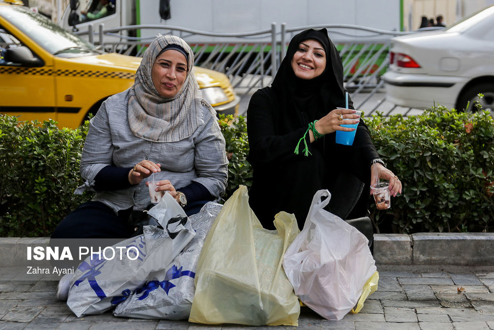 به عقیده مسئولان نوسانات ارزی اخیر به ضرر گردشگری استان خراسان رضوی نیست و همچنین بیشترین نفع را گردشگران خارجی برده‌اند، چون می‌توانند با هزینه کمتر و اجناس ارزان‌تر به مشهد سفر کنند.