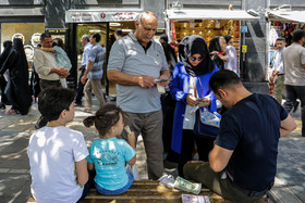 براساس آمار رسمی زائران خارجی در روز با حدود ۱۰ دلار می‌توانند در مشهد به راحتی اقامت کنند.