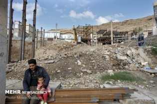 کرمانشاه یک سال پس از زلزله/ خانه های نیمه کاره و گلایه های مردم