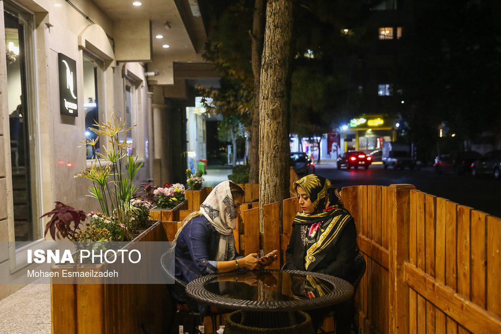 در مشهد مجوز استفاده از پیاده روها به صورت سالانه به واحدهای صنفی داده می‌شود