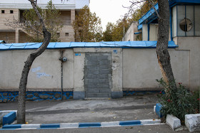 در مسدود شده یکی از خانه‌های محدوده مورد مناقشه دانشگاه الزهرا(س) و اهالی ده‌ونک