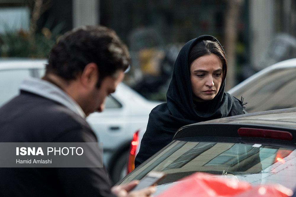 حضور گلاره عباسی بازیگر سینما در تشییع فرج الله حیدری