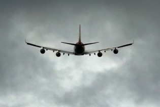 علت ترکیدگی لاستیک‌های هواپیمای آتا هنوز مشخص نیست