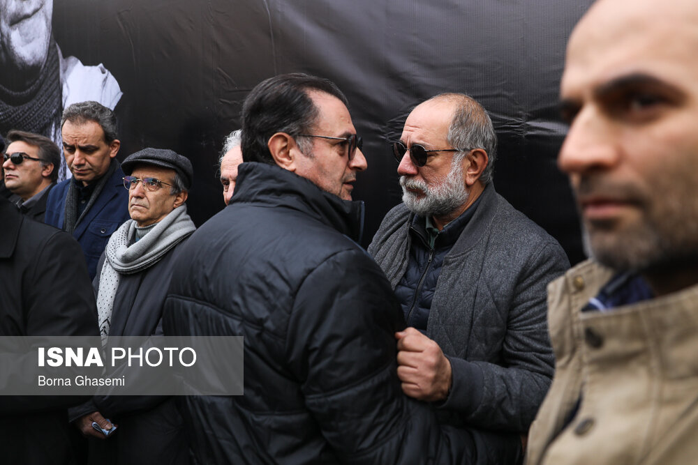 اتیلا پسیانی در تشییع پیکر حسین محب‌اهری