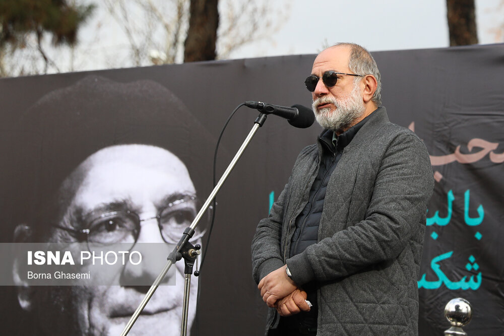 اتیلا پسیانی در تشییع پیکر حسین محب‌اهری