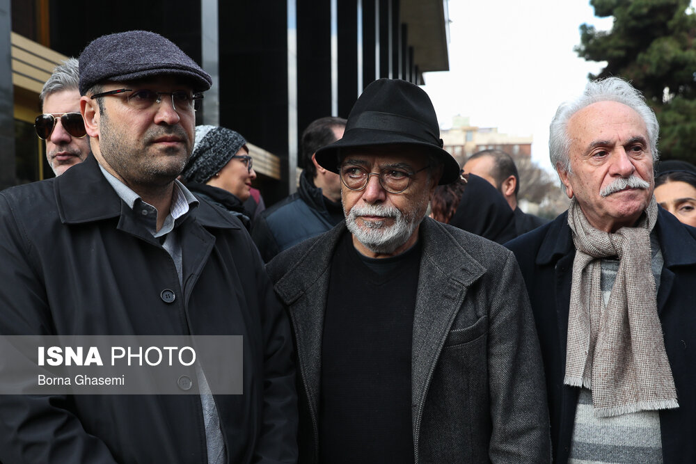 ایرج راد، اکبر زنجانپور و شهرام گیل‌آبادی در تشییع پیکر حسین محب‌اهری
