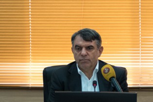 به من نگفته‌اند ممنوع‌الخروجم