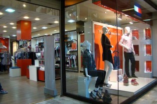 واردات کفش و پوشاک همچنان ممنوع است