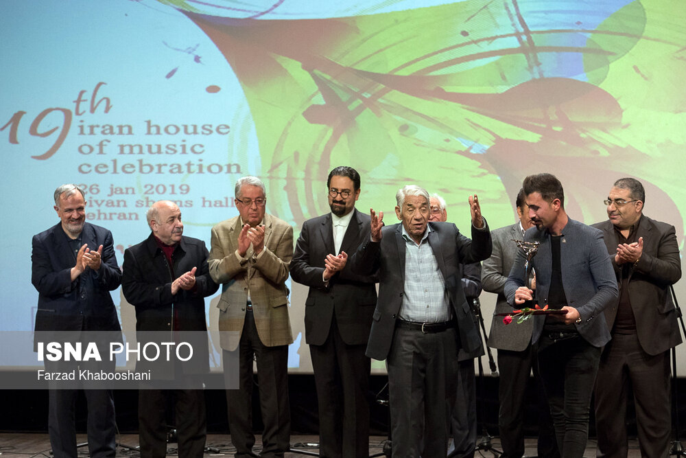 تقدیر از مرادعلی نجات‌پور در جشن نوزده سالگی خانه موسیقی