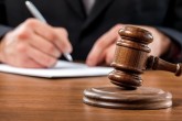 مجازات آزار و اذیت خانم‌ها نسبت به آقایان سنگین‌تر است