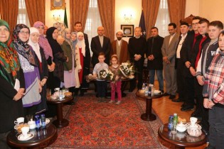 انقلاب ما در میان بسیاری از آزادی خواهان جهان جایگاهی ممتاز دارد
