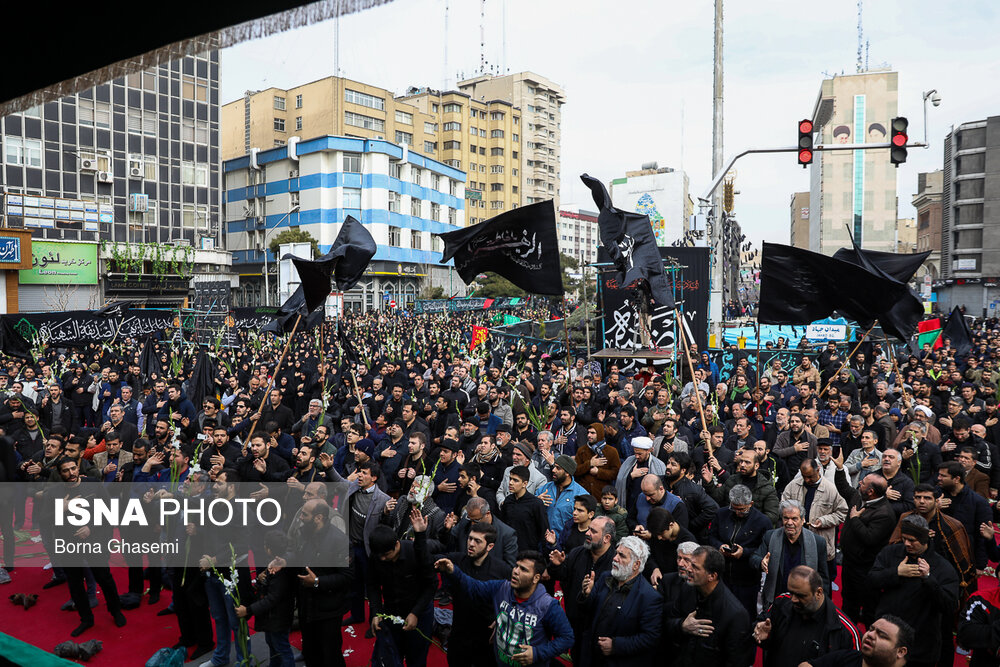 تجمع بزرگ عزاداران فاطمی در میدان فاطمی