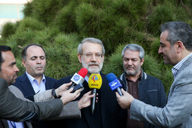 کاشت درخت در مجلس توسط علی لاریجانی